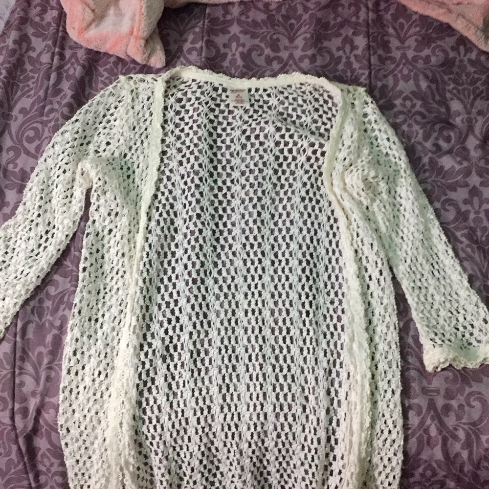 I am selling and cardigan 👍🏻